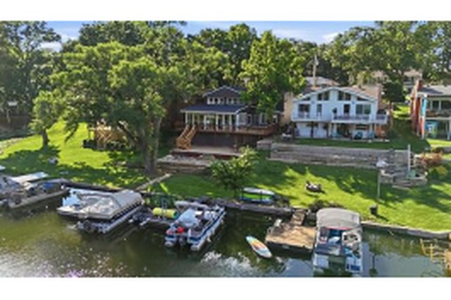 859 NW South Shore Drive
