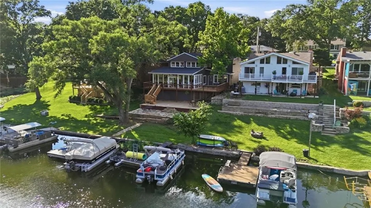 859 NW South Shore Drive